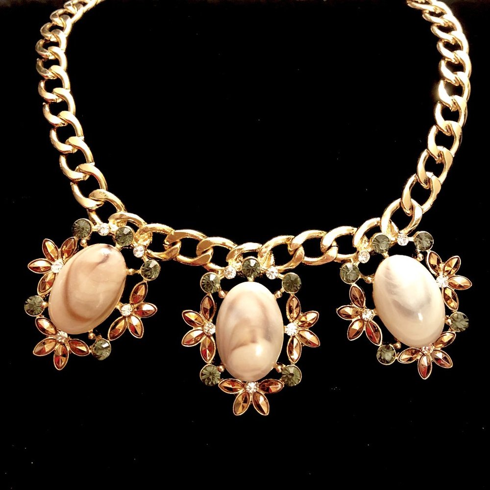 Lee Angel Cream Swirl Cabochon Crystal Frontal Necklace NWT 110